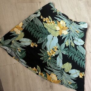 Kahala Floral Skirt in Black and Green with zipper and button closure size 8